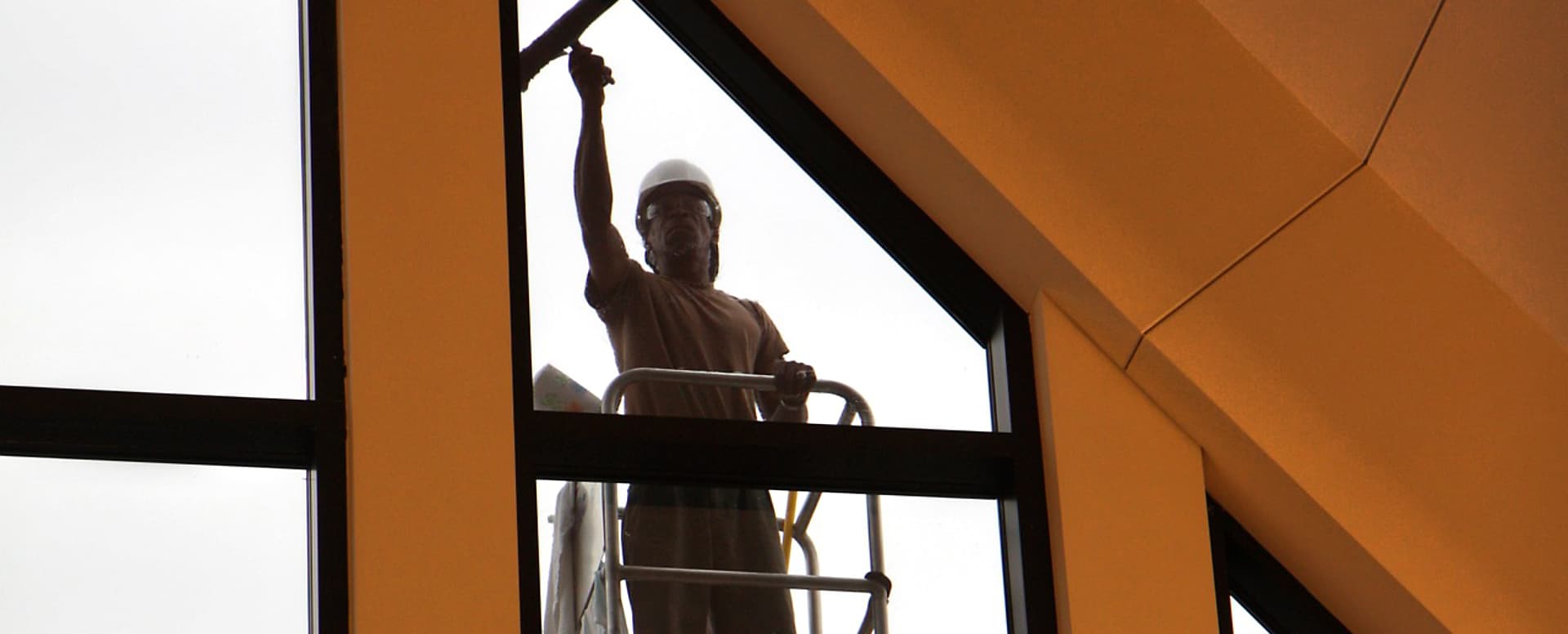 Fassade aus Glas reinigen von Fensterputzer Gebäudereinigung Krefeld Bockum