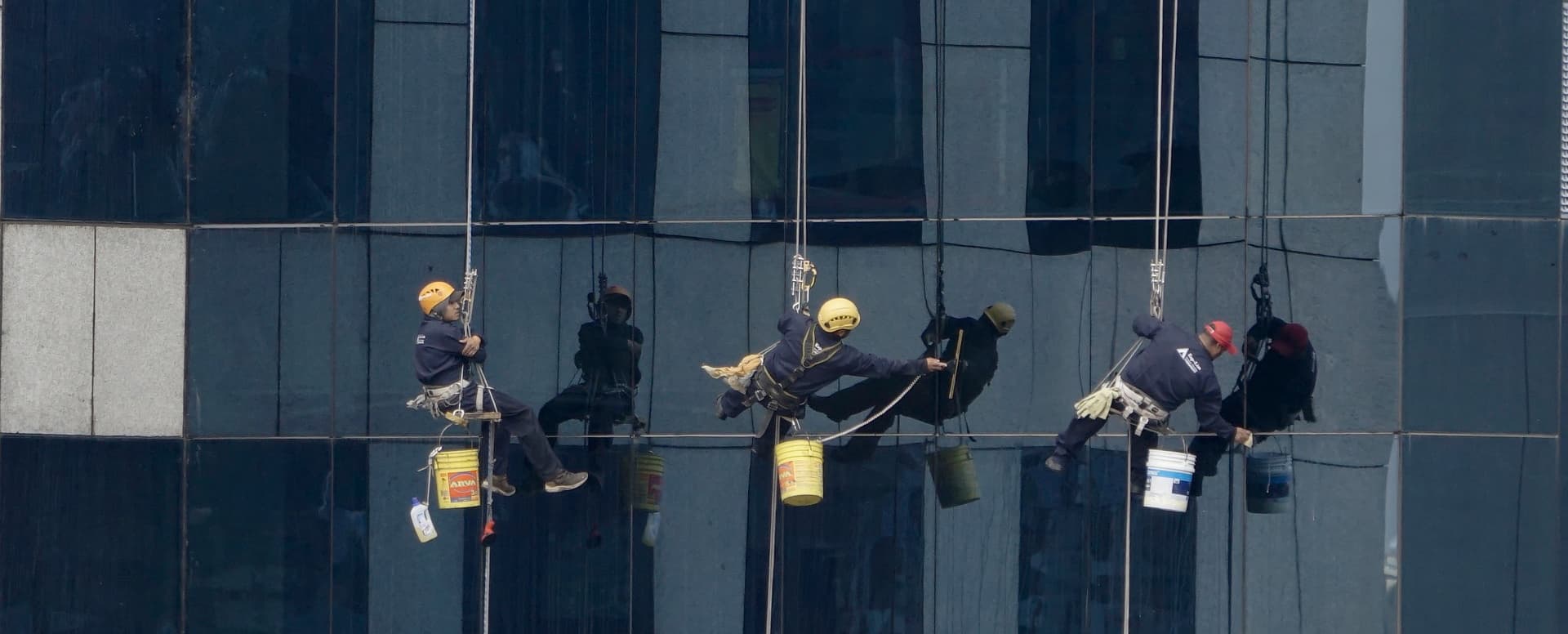 Glasfront professionelle Fassadenreinigung Gebäudereinigung Krefeld Cracau