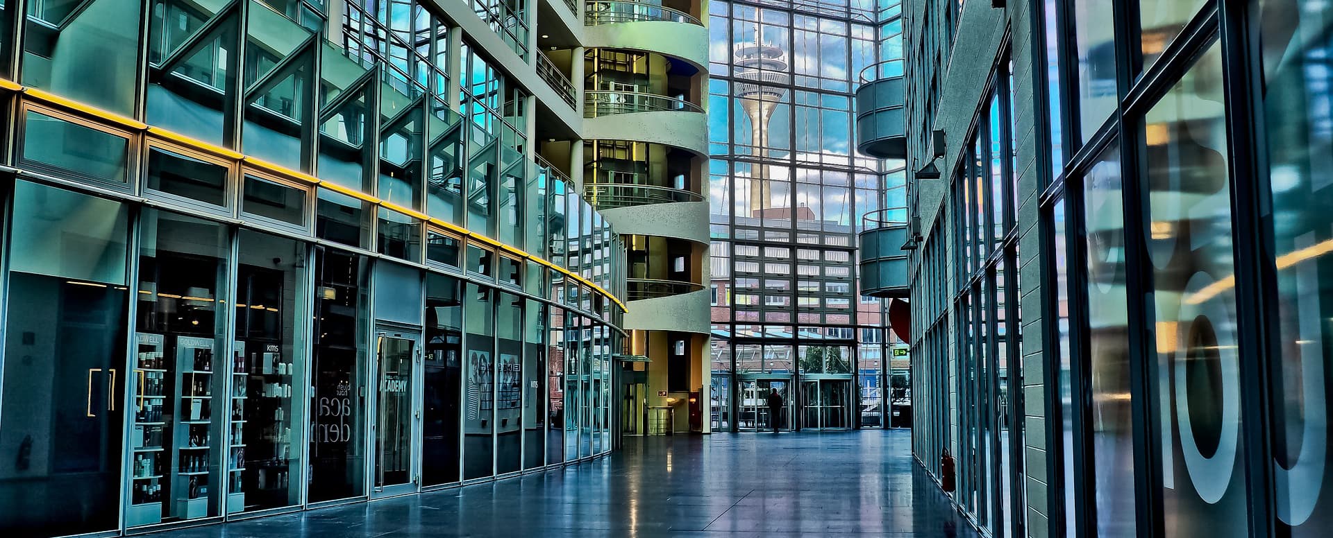 Moderne Treppe kompetente Treppenhausreinigung Gebäudereinigung Düsseldorf Niederkassel